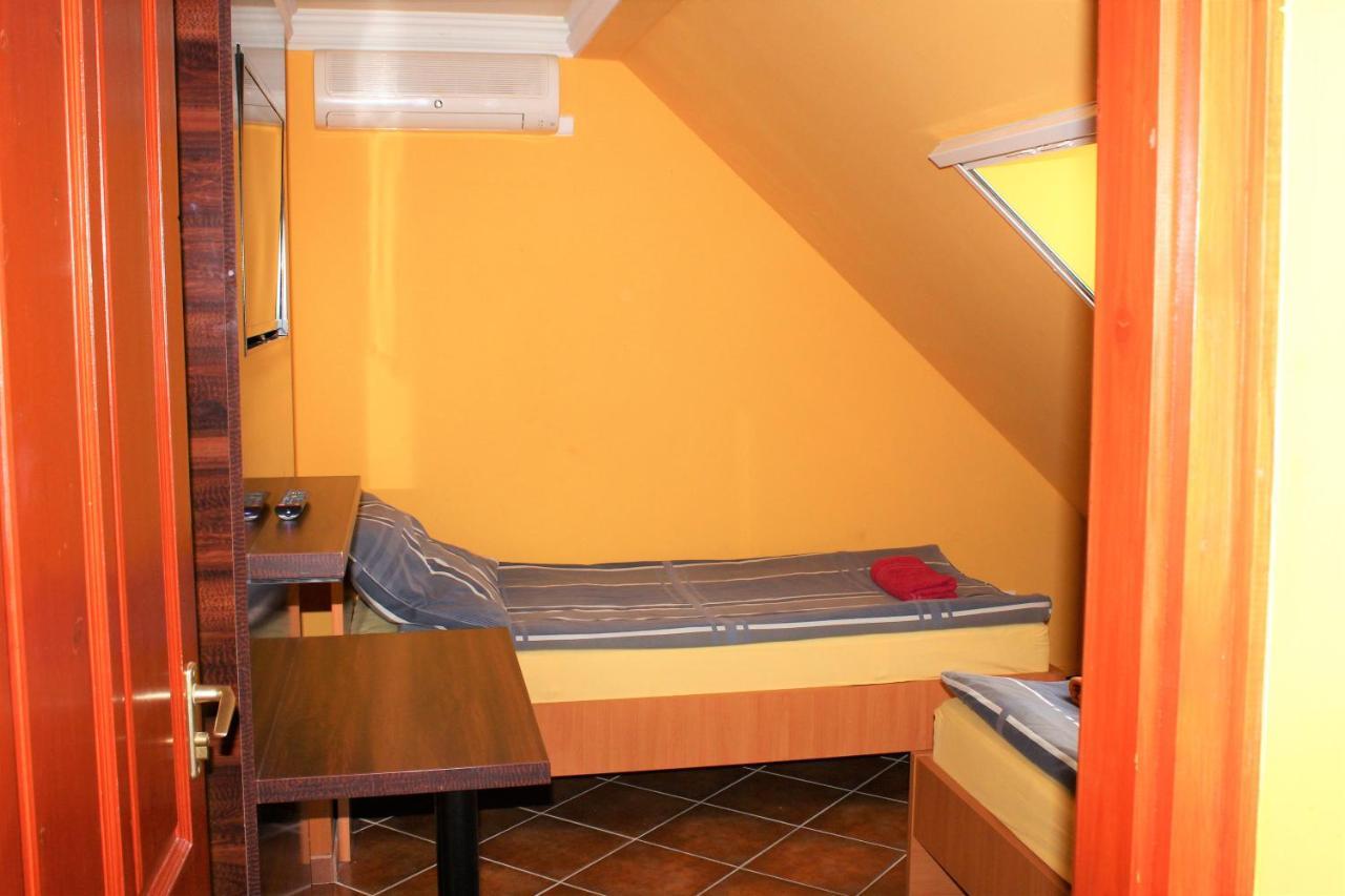 Nexus Vendeghaz Szeged Aparthotel ภายนอก รูปภาพ