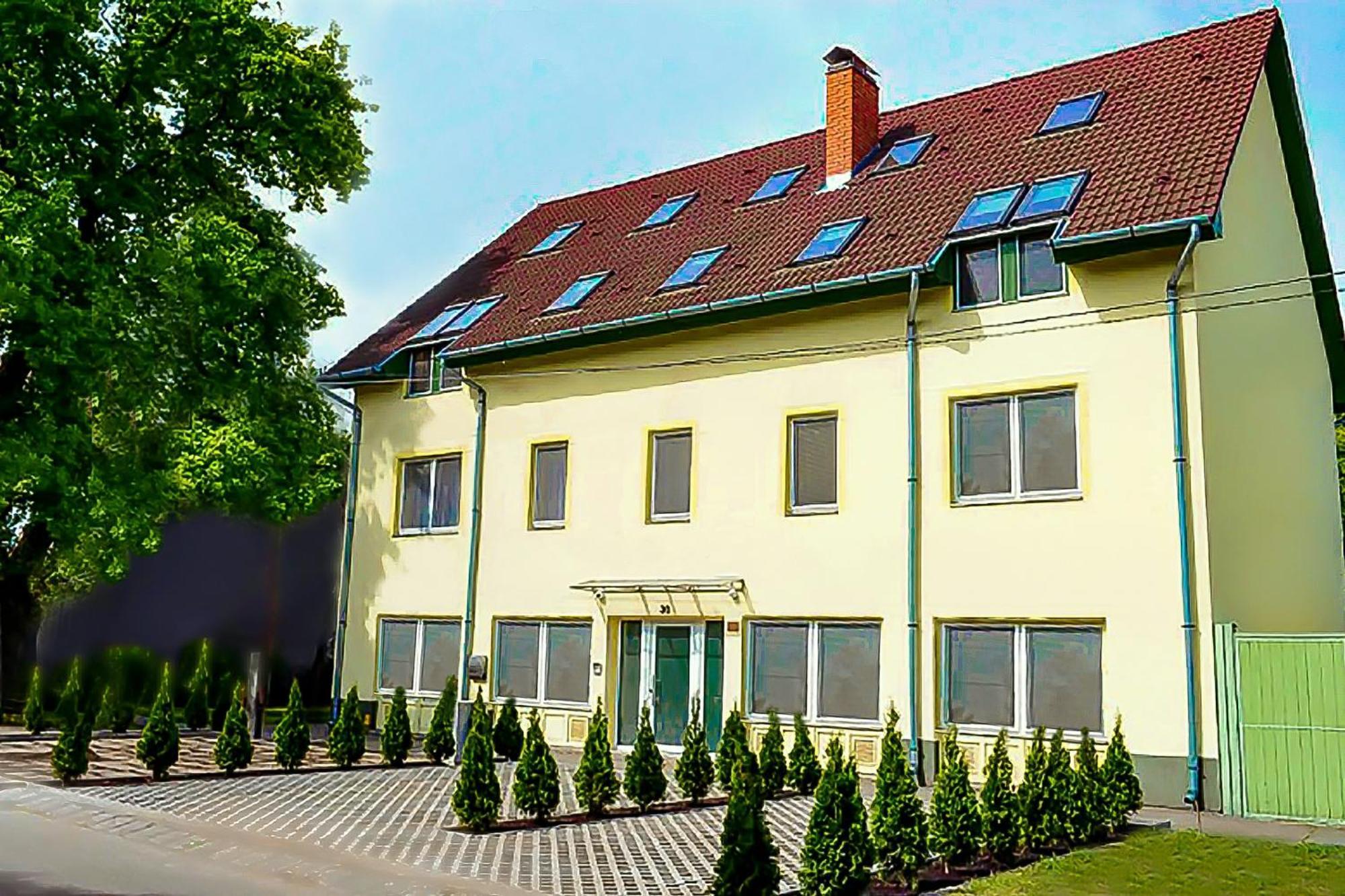 Nexus Vendeghaz Szeged Aparthotel ภายนอก รูปภาพ