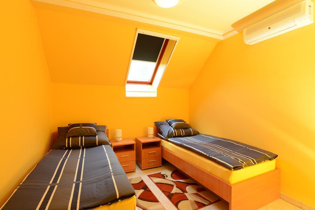 Nexus Vendeghaz Szeged Aparthotel ภายนอก รูปภาพ