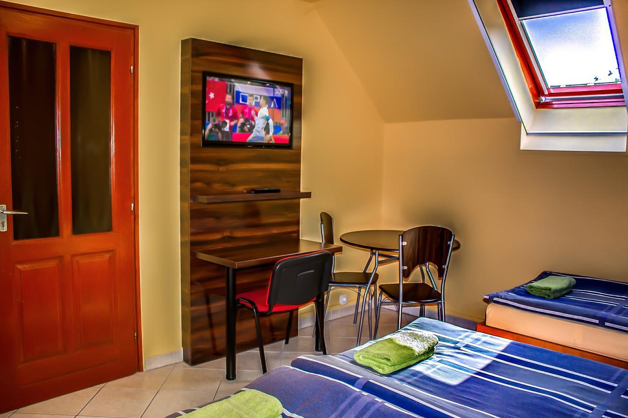 Nexus Vendeghaz Szeged Aparthotel ภายนอก รูปภาพ